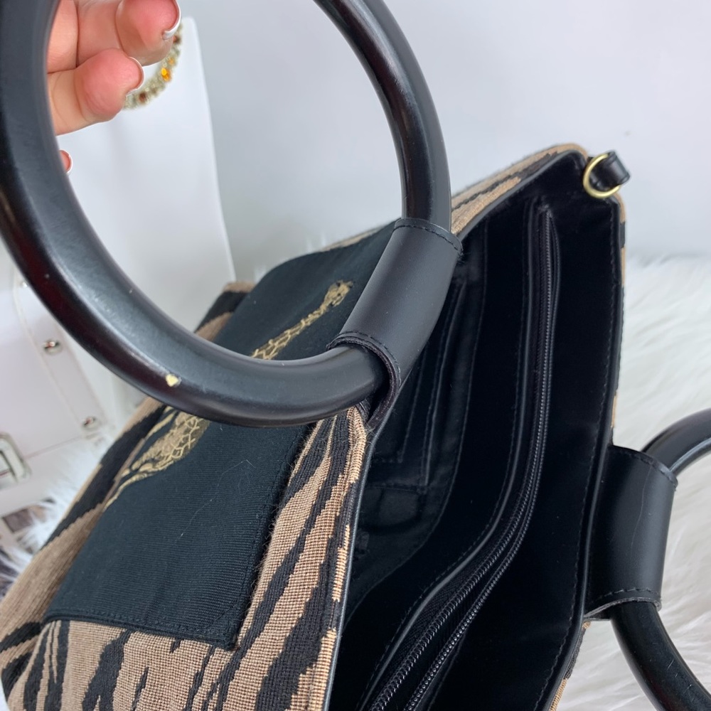 Bueno black wooden handle bag with giraffe design - Picture 6 of 8